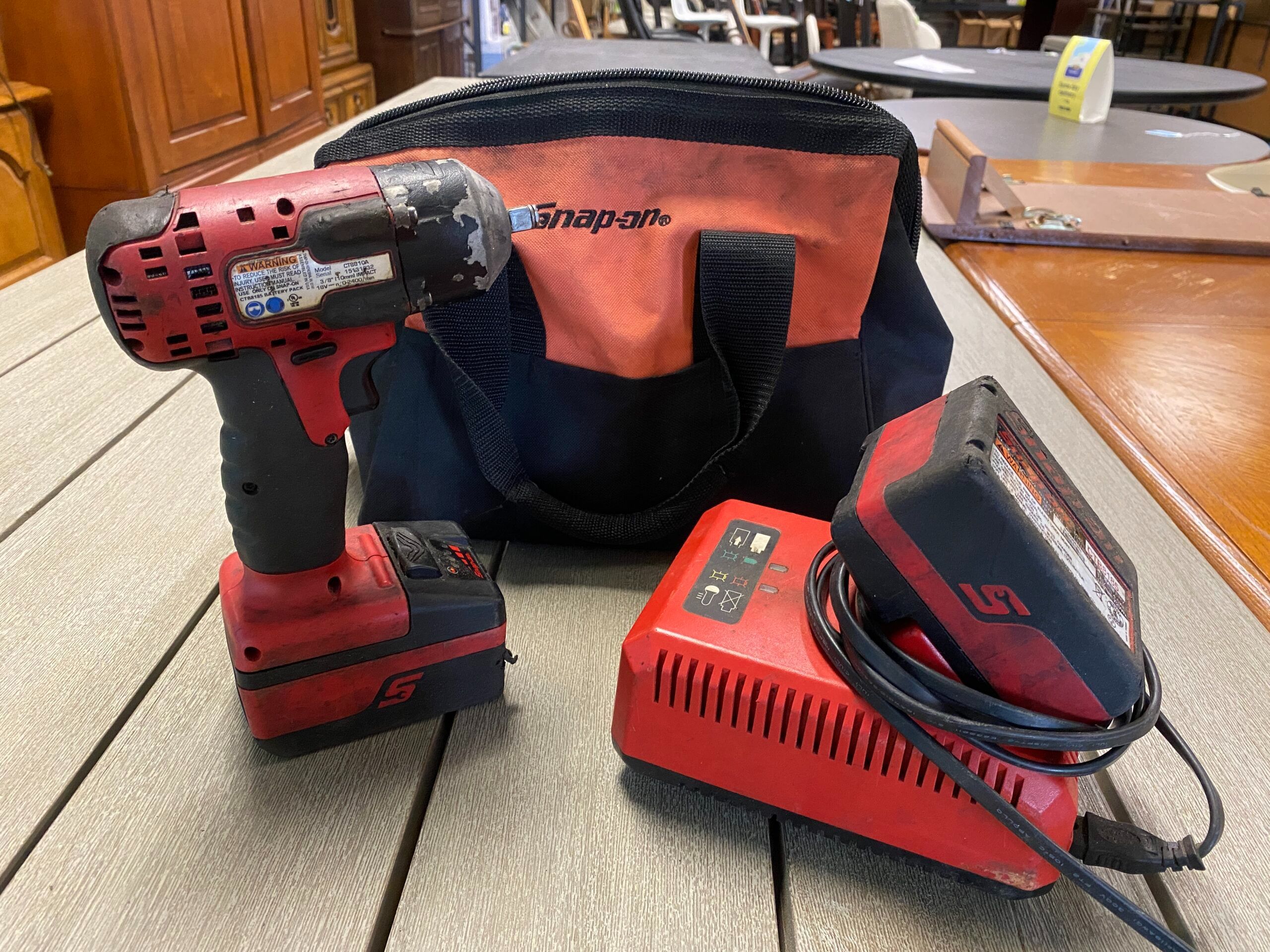 SNAP ON Snap On 18V 3/8″ Cordless Impact Wrench w/ Battery & Charger Model #CTB8185