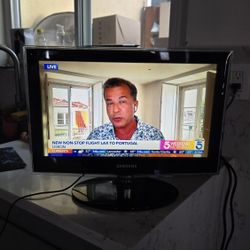 Kitchen TV Samsung Small $80 No Control 