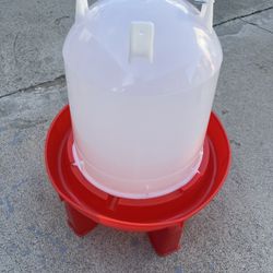 Plastic food feeders, Chicken feeder  PLASTIC FOOD FEEDER 6.6LB / 3KGS.  $10        $13 19.8LB / 9KGS.               $13PLASTIC WATERER  2.9 Gal