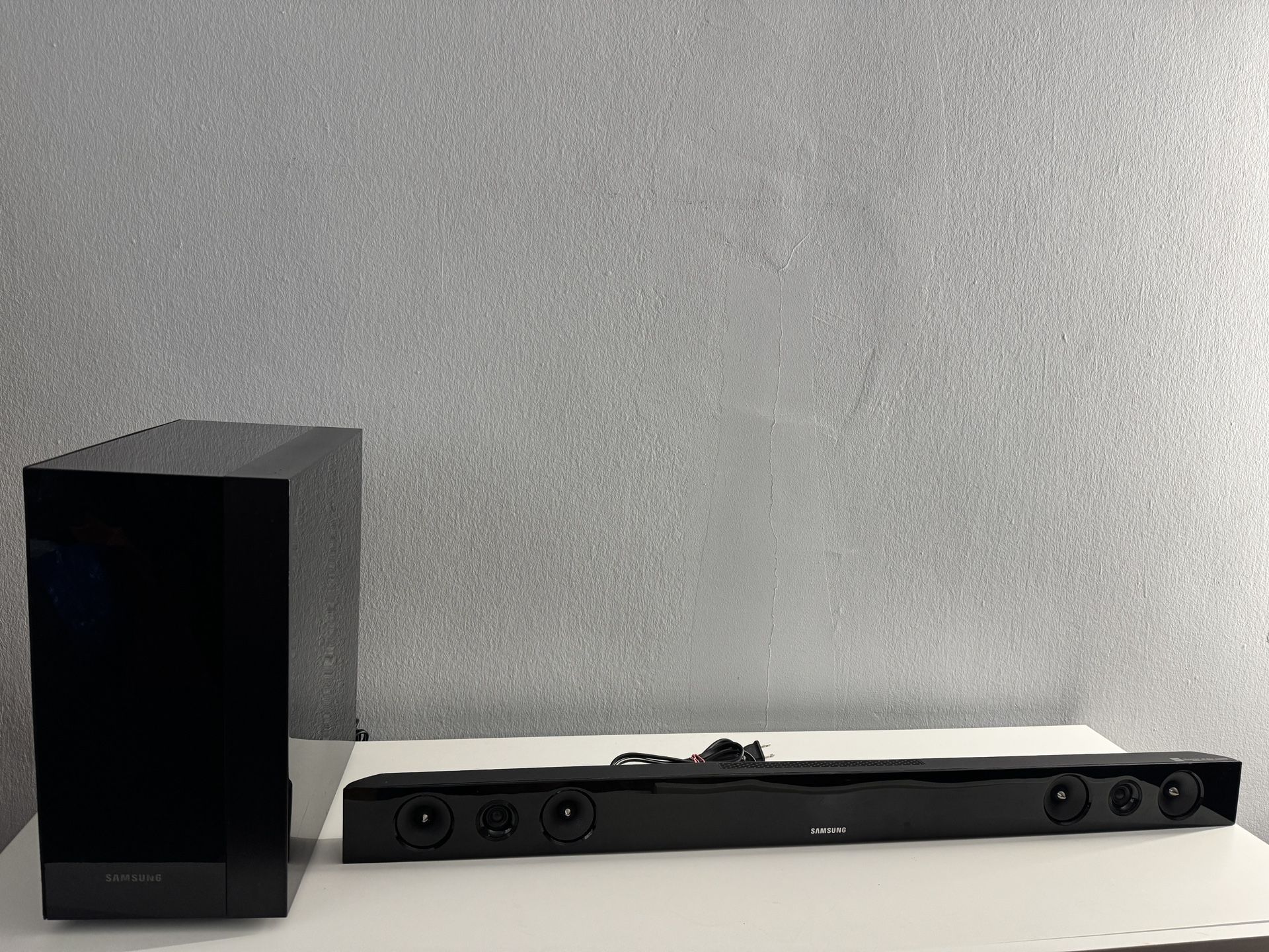 Samsung HW-F450 sound bar PS-WF450 Wireless subwoofer Sound System used