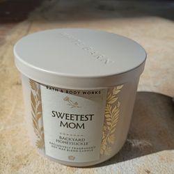 Bath And Body Works White Barn Sweetest Mom Three Wick Candle