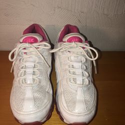 Women’s size 8 white and hot pink Nike Shox shoes sneakers in used but still great condition. The insoles are missing but can easily be replaced