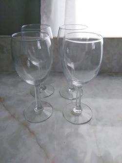 (4) 7 inch wine glasses