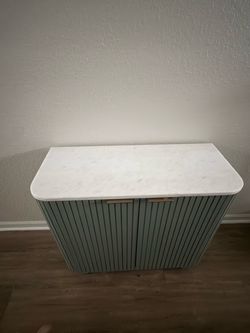 Entrance table