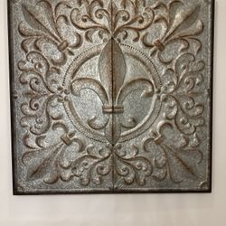 Metal Wall Art With Fleur De Lis Design
