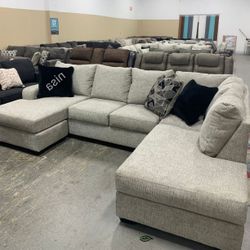 Megginson Storm LAF Sectional