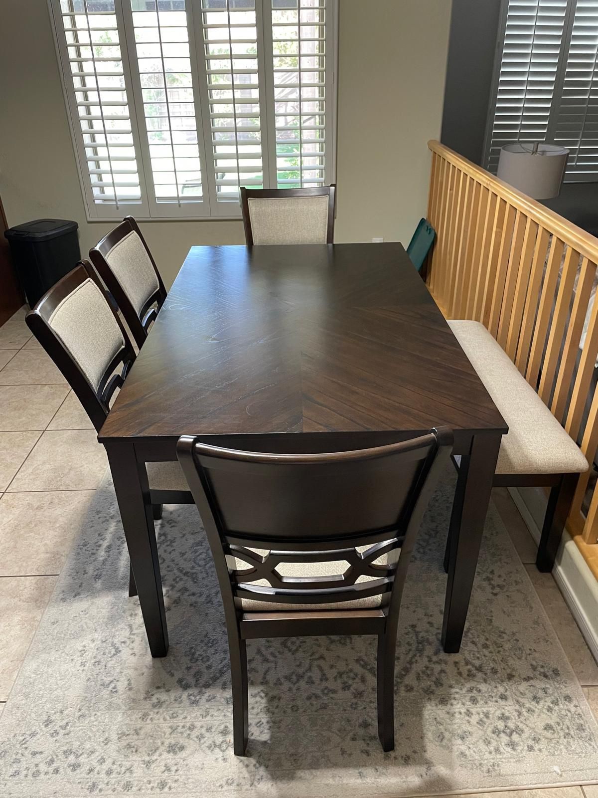 Kitchen Table Set - Like New!