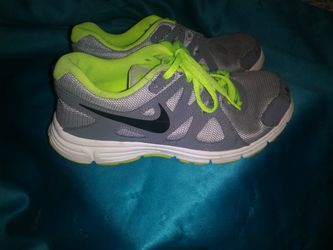 Nike Revolution 2 size us 4.5 Y