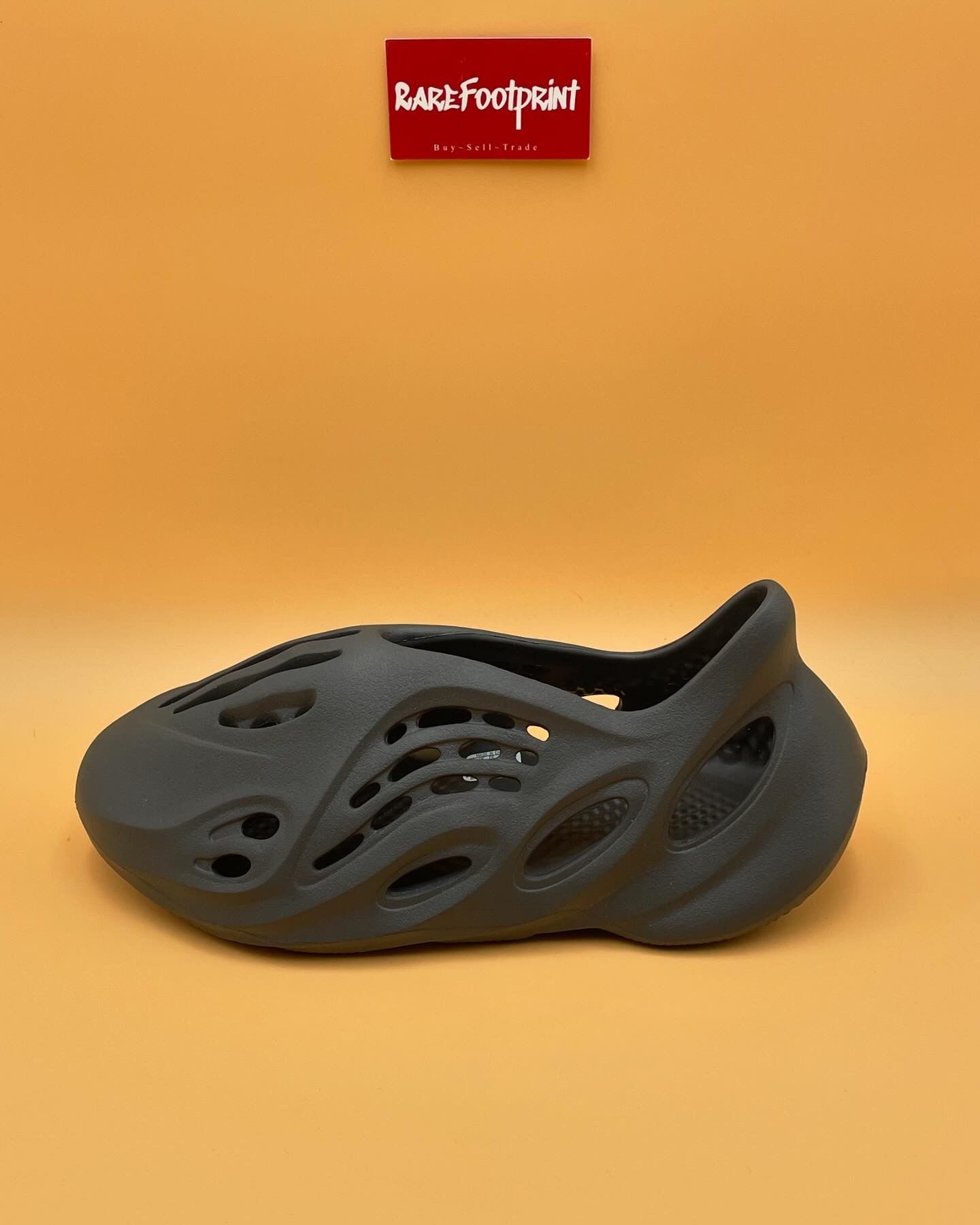 Yeezy Foam Runnr Carbon 