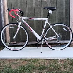 Bicycle Schwinn Prelude Road Bike Very Lightweight  Aluminum Frame And Is Like New