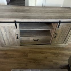 Entreatment Center/TV Stand 