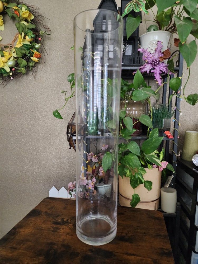 Very Tall Vase- Wedding Centerpiece For Sale In Manteca
