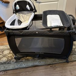 Pamo Babe foldable Playpen