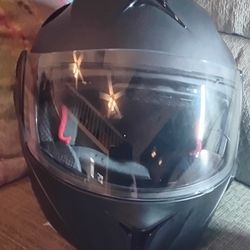 L Motorcycle modular flip up helmet with built in sun visor and installed bluetooth music/FM radio