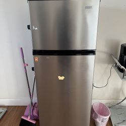 Vissani 7.2 Top Freezer Mini Refrigerator 