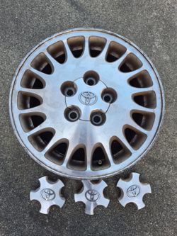 15" Toyota wheel and 4 center Caps. Cressida and Camry, Avalon, Lexus and other Toyotas.