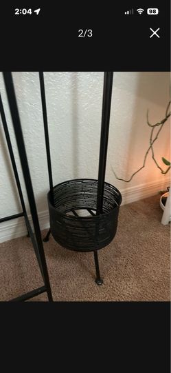 Iron plant holder