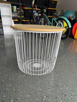 Wire table