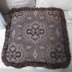 Toss Pillows 20 X 20  ...$5 