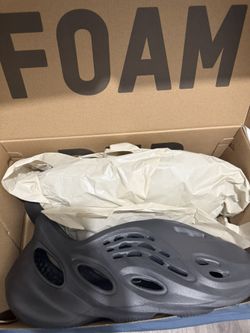 Onyx Foam Runner Size 11 Brand New 