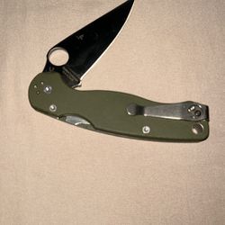 Spyderco Para Military 2  Knife / KNIVES 