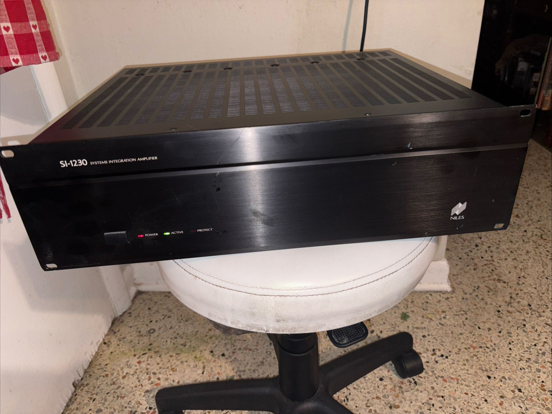 Niles SI-1230 12 Channel Power Amplifier Excellent Condition