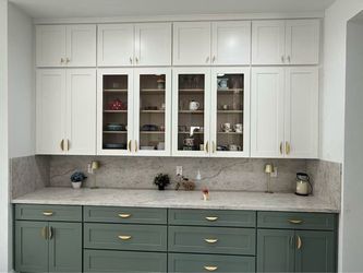 White shaker Cabients