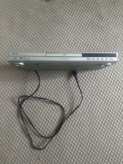 Silver Toshiba DVD player model SD-3980
