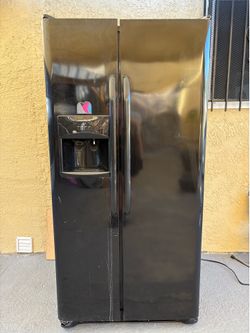 Refrigerador Frigidaire Side-by-Side con dispensador de agua y hielo – Funciona al 100%