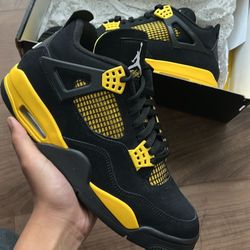 Jordan 4 Thunder size 10.5 ⚡️