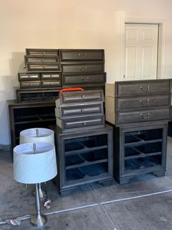 Brown Bedroom set and lamps $400