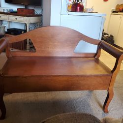 Cue Little Piano Bench Giving Away For Free 