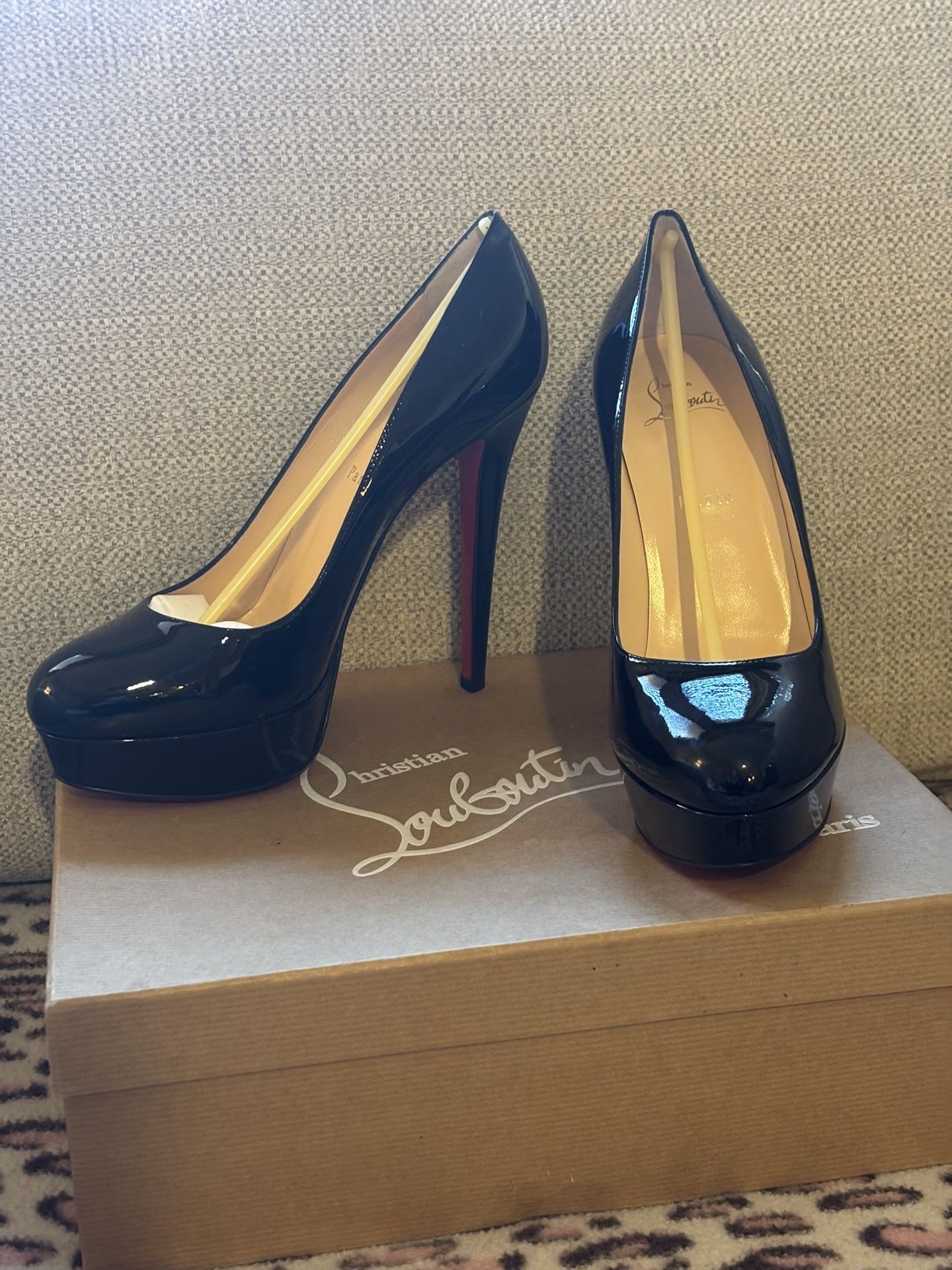 Size (40.5) Christian Louboutin Bianca Black Patent Leather Red Bottom 4” Heels