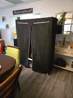 Portable closet like new $40
