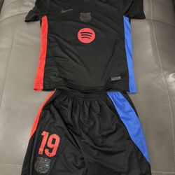 Barcelona Away Football Shirt And Shorts