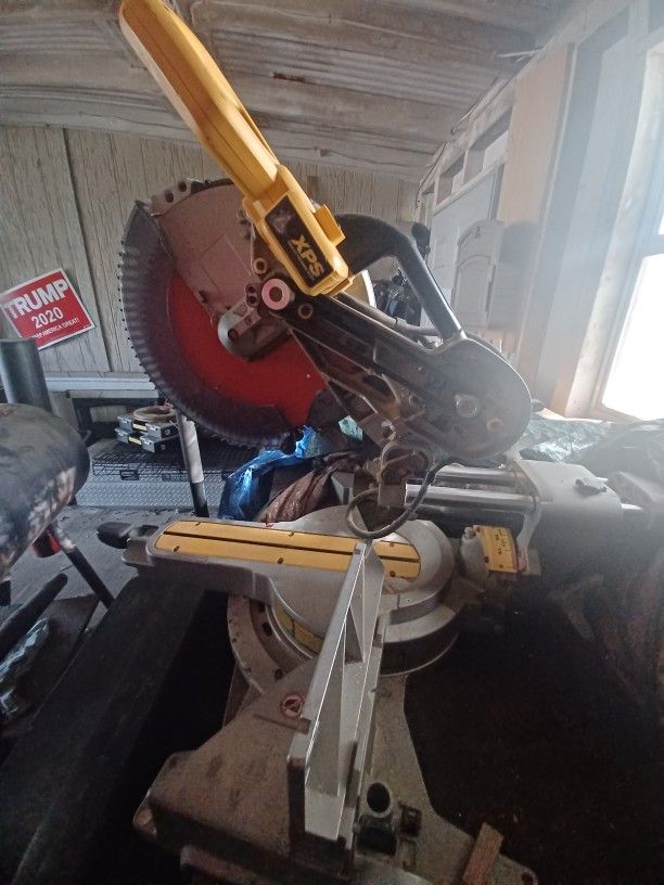 Dewal tsliding Mitor Saw W Stand