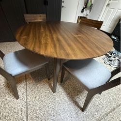 48” Dining Table With 4 Chairs 