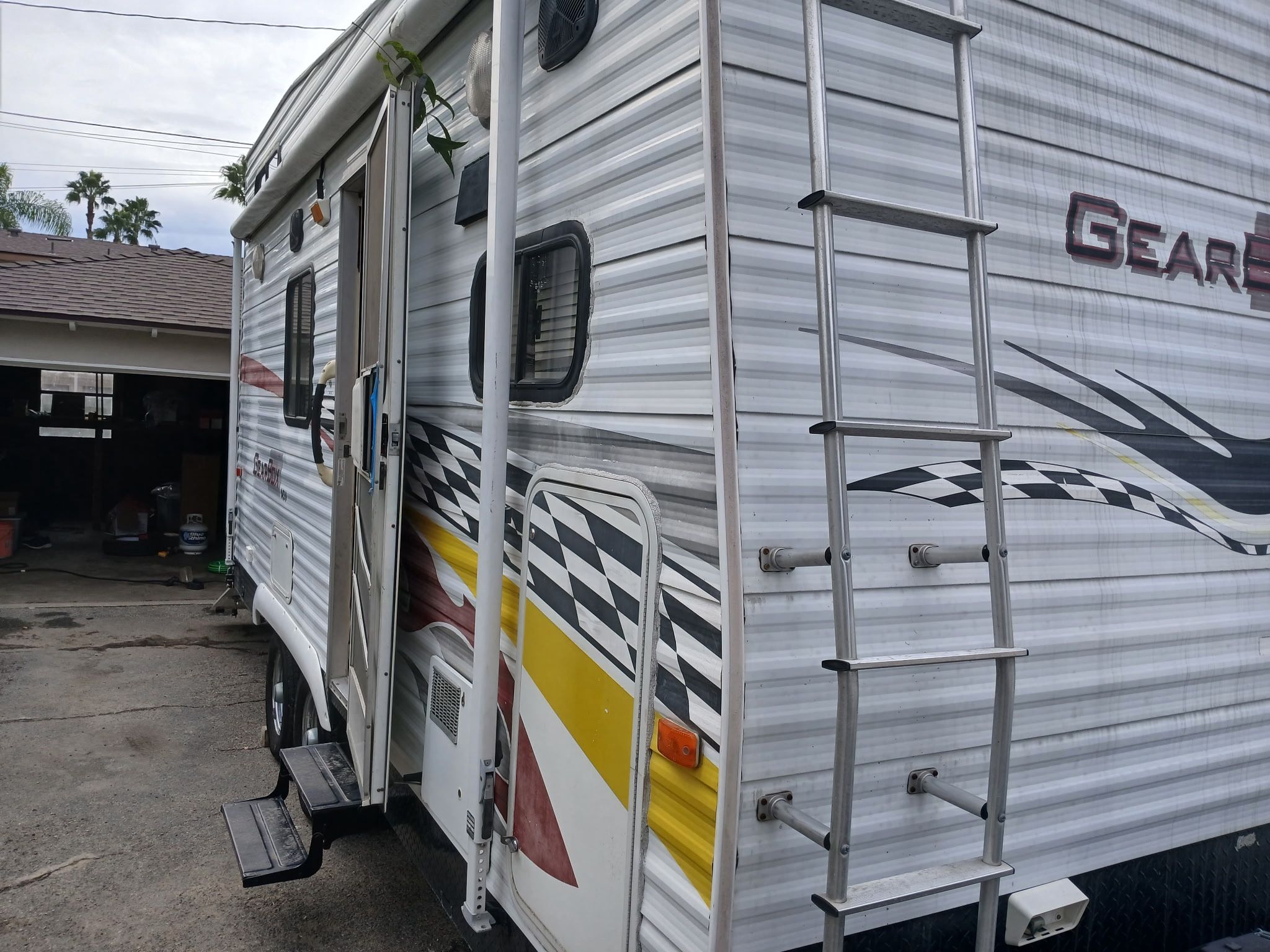 2006 fleetwood gearbox 18ft