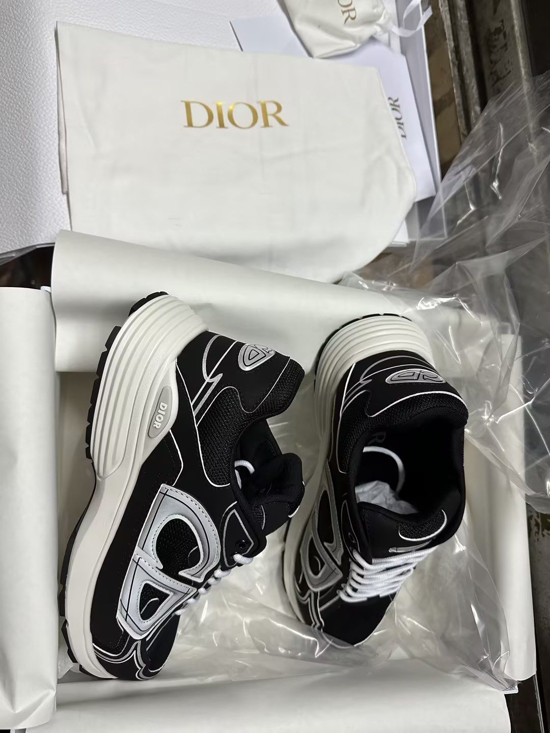 White and Black, Dior B30, 10.5