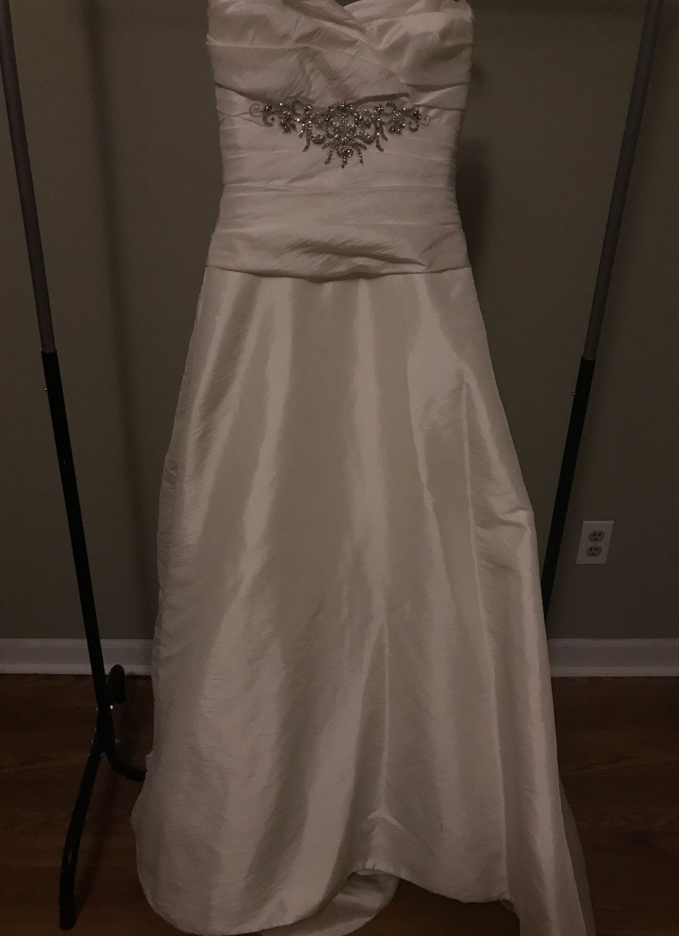 NWT Wedding Dress Gown with Sequins & Rhinestone Size 4