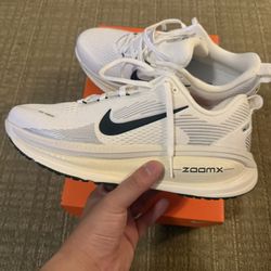 Nike Vomero 18 Summit White Size 9 Mens