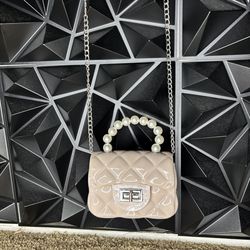Light beige/nude mini purse w/ pearl handle