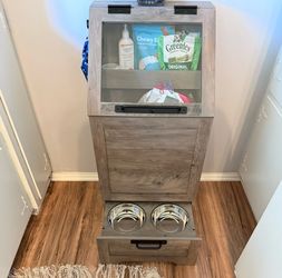 Dog food station