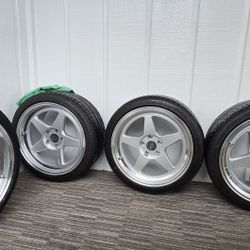 Esr Cr5 Wheel - 18x9.5+35mm 5x114.3 Hyper Silver w/ Machined Lip

falken Azenis 3 meses de uso.