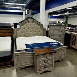 LODENBAY ANTIQUE GRAY UPHOLSTERED PANEL BEDROOM SET