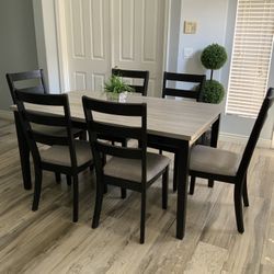 Beautiful 7pc Dining Table 