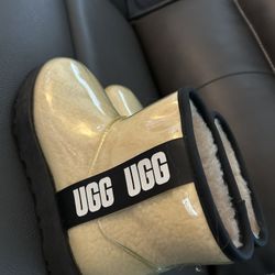 Uggs Size 7 Wore Once 