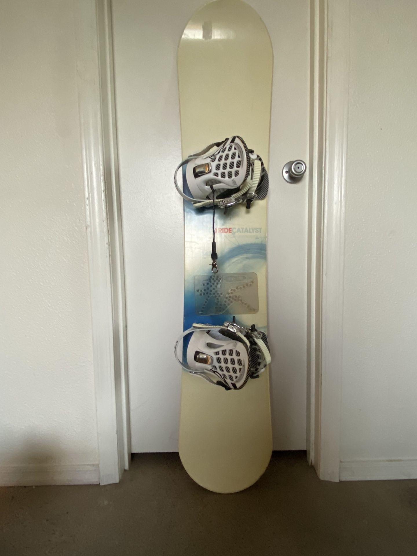 Ride Catalyst Snowboard W/ Ride VXN Bindings