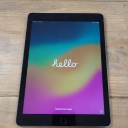 Apple iPad 6th Gen (32GB, Cellular + WiFi) - Space Gray - Excellent Condition