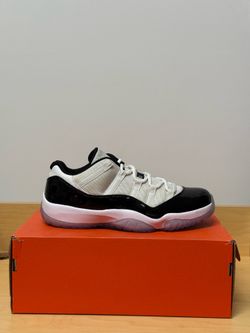 Jordan 11 Low Concord DS. Size 10.5M